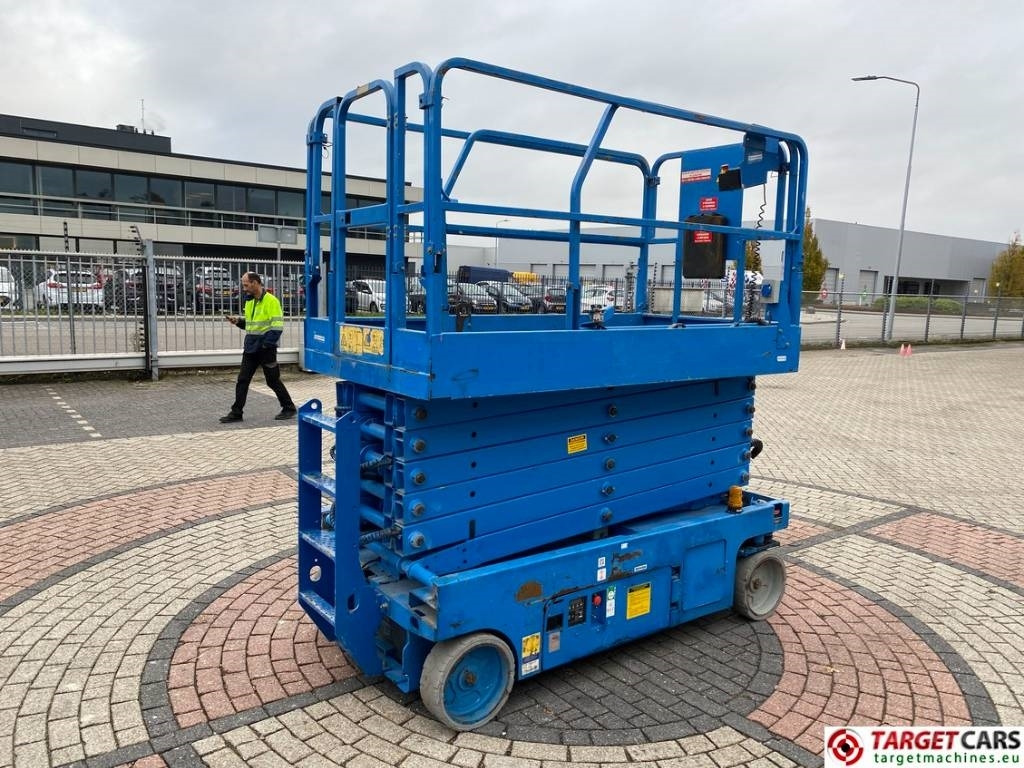 Genie GS-4047 Electric Scissor Work Lift 1389cm - Saxlift: bild 3 Genie GS-4047 Electric Scissor Work Lift 1389cm - Saxlift: bild 3