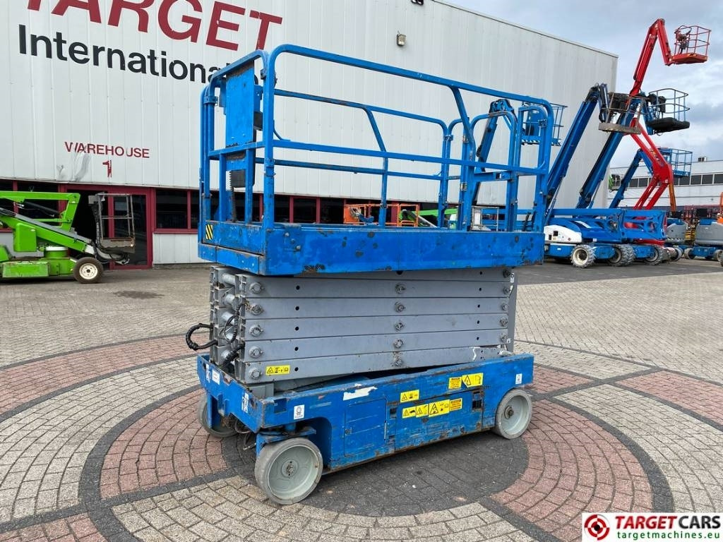 Genie GS-4047 Electric Scissor Work Lift 1389cm - Saxlift: bild 1 Genie GS-4047 Electric Scissor Work Lift 1389cm - Saxlift: bild 1
