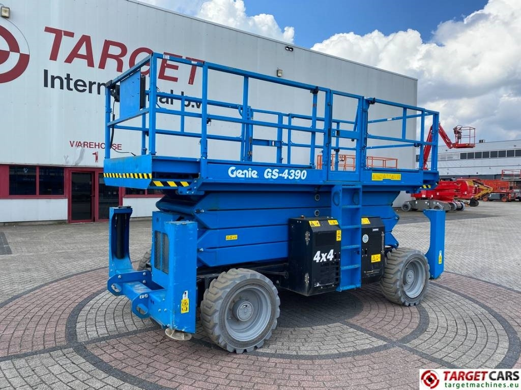 Genie GS-4390 RT LPG 4x4 Scissor Work Lift 1511cm - Saxlift: bild 1 Genie GS-4390 RT LPG 4x4 Scissor Work Lift 1511cm - Saxlift: bild 1