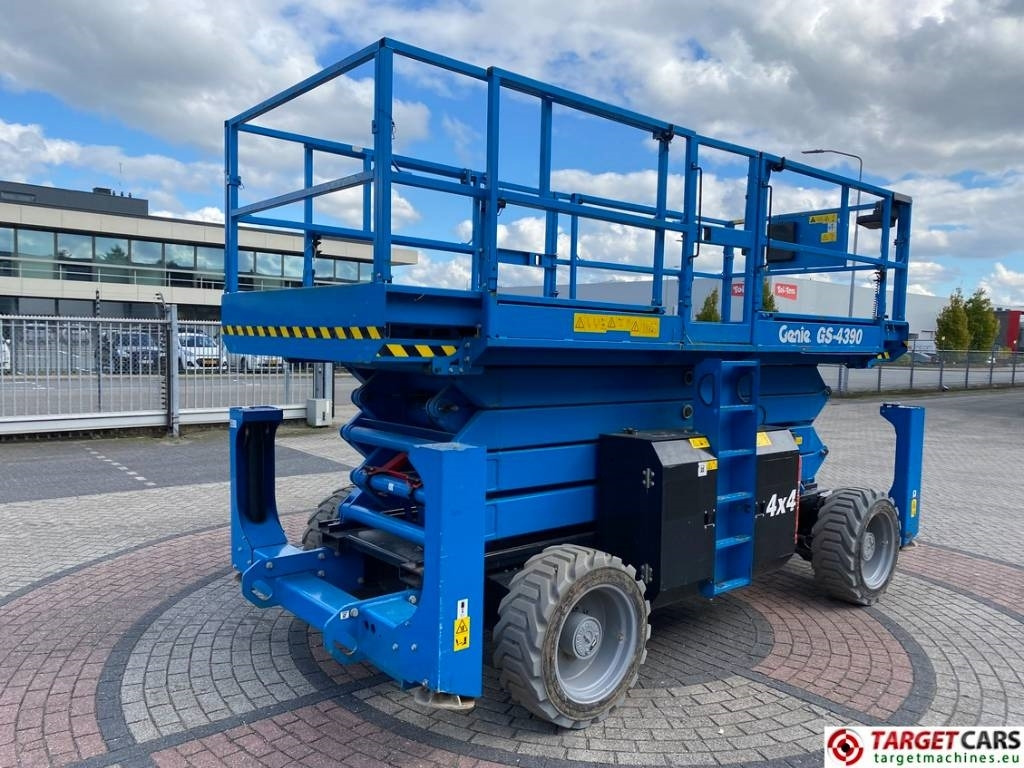 Genie GS-4390 RT LPG 4x4 Scissor Work Lift 1511cm - Saxlift: bild 3 Genie GS-4390 RT LPG 4x4 Scissor Work Lift 1511cm - Saxlift: bild 3
