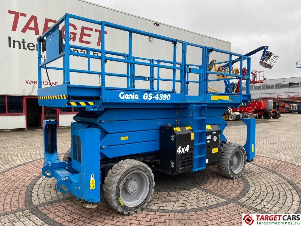 Genie GS-4390 RT LPG 4x4 Scissor Work Lift 1511cm - Saxlift: bild 1 Genie GS-4390 RT LPG 4x4 Scissor Work Lift 1511cm - Saxlift: bild 1