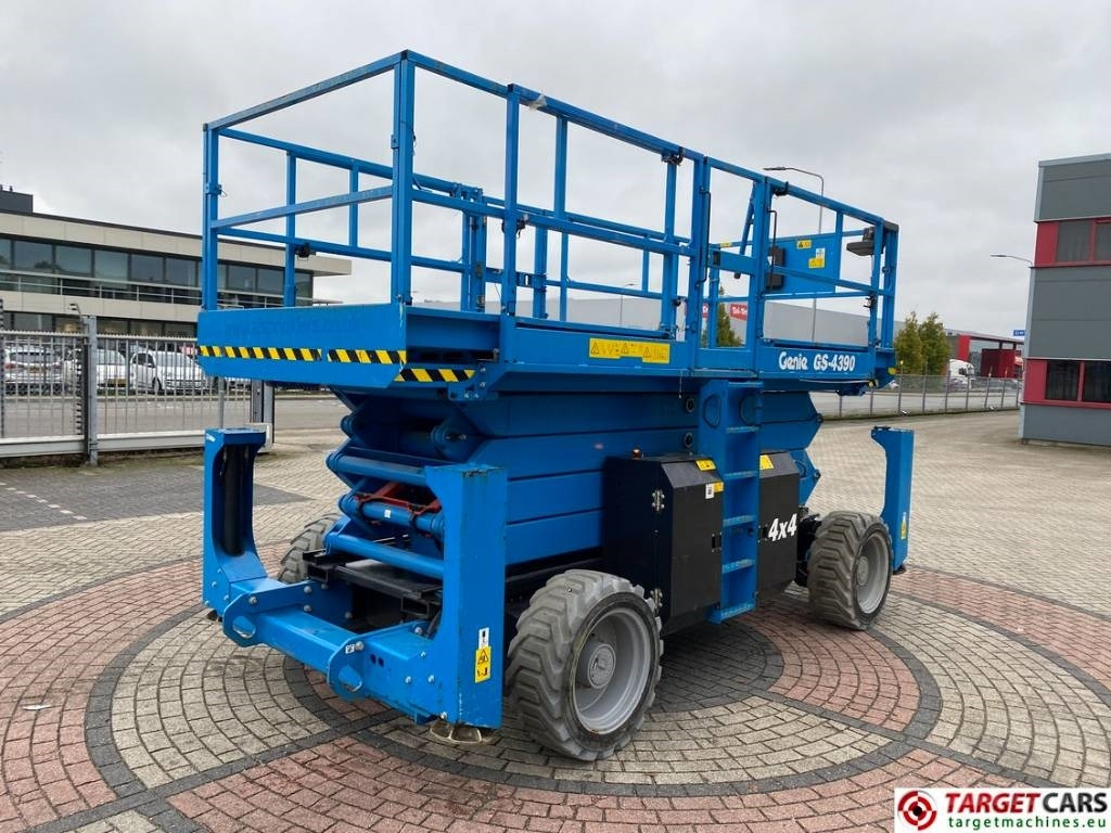 Genie GS-4390 RT LPG 4x4 Scissor Work Lift 1511cm - Saxlift: bild 3 Genie GS-4390 RT LPG 4x4 Scissor Work Lift 1511cm - Saxlift: bild 3
