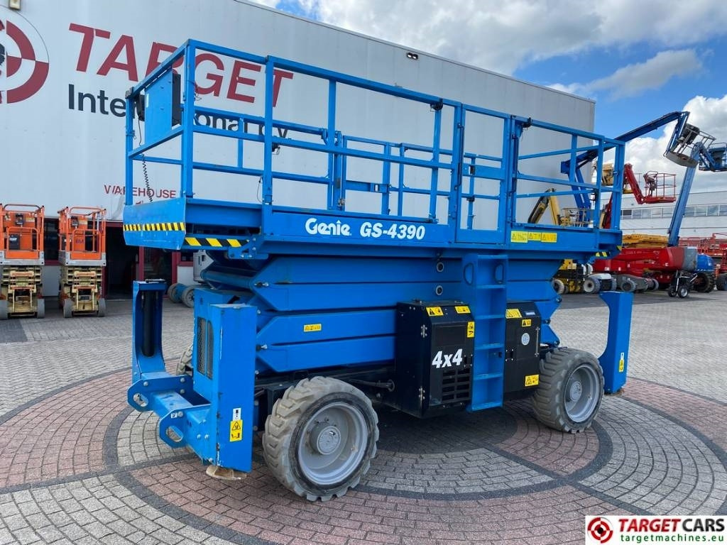 Genie GS-4390 RT LPG 4x4 Scissor Work Lift 1511cm - Saxlift: bild 1 Genie GS-4390 RT LPG 4x4 Scissor Work Lift 1511cm - Saxlift: bild 1