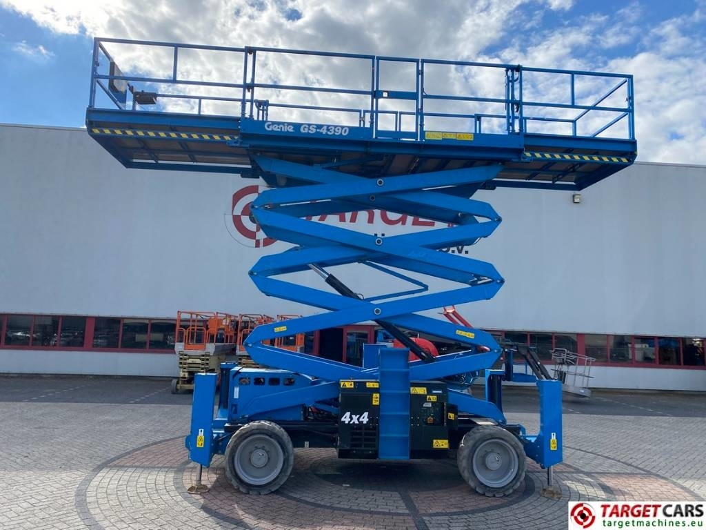 Genie GS-4390 RT LPG 4x4 Scissor Work Lift 1511cm - Saxlift: bild 5 Genie GS-4390 RT LPG 4x4 Scissor Work Lift 1511cm - Saxlift: bild 5