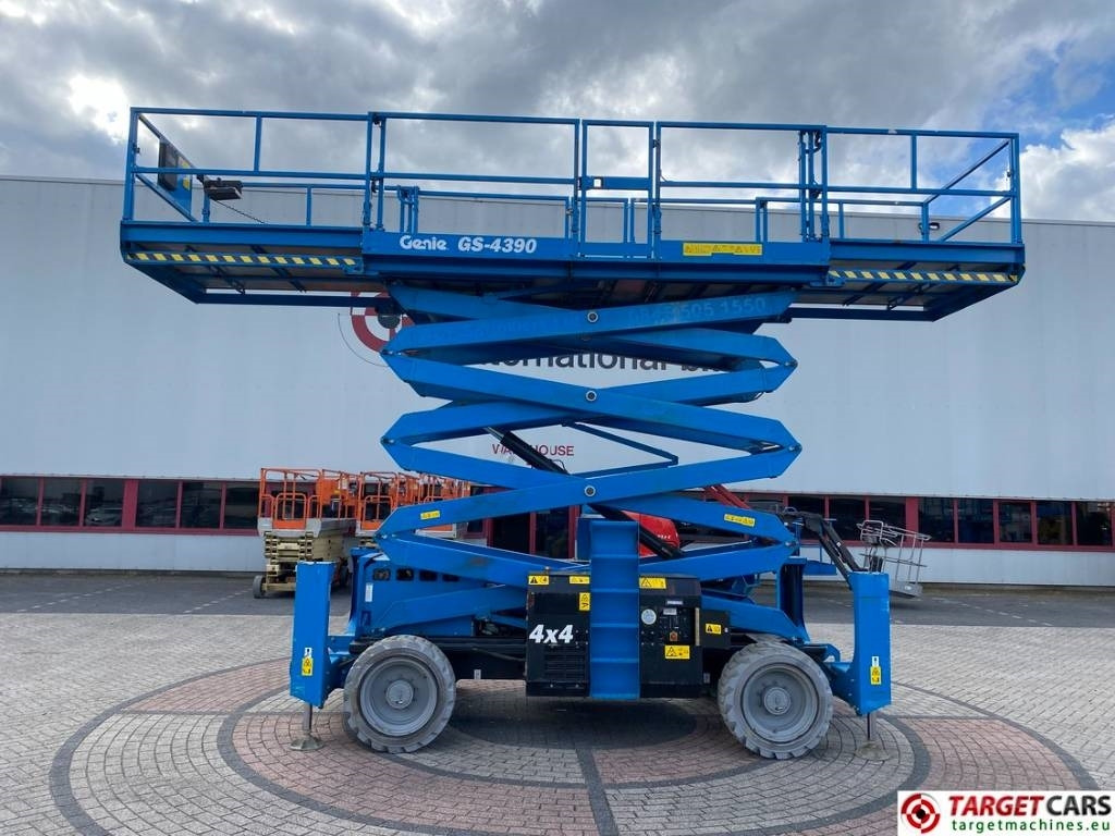 Genie GS-4390 RT LPG Scissor 4x4 Work Lift 1511cm - Saxlift: bild 5 Genie GS-4390 RT LPG Scissor 4x4 Work Lift 1511cm - Saxlift: bild 5