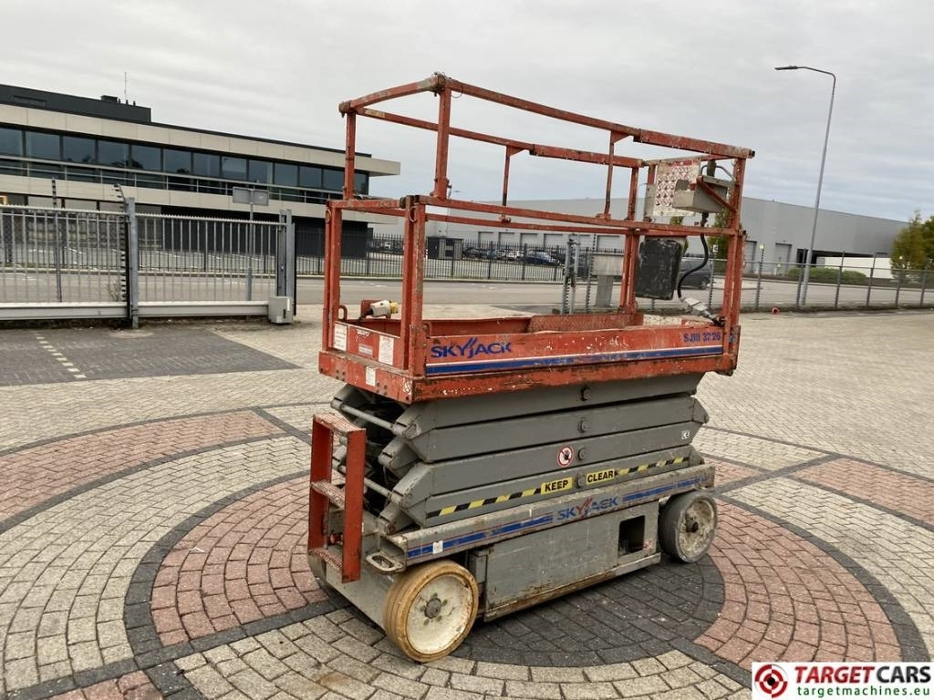 SkyJack SJIII-3226 Electric Scissor Work Lift 990cm - Saxlift: bild 3 SkyJack SJIII-3226 Electric Scissor Work Lift 990cm - Saxlift: bild 3