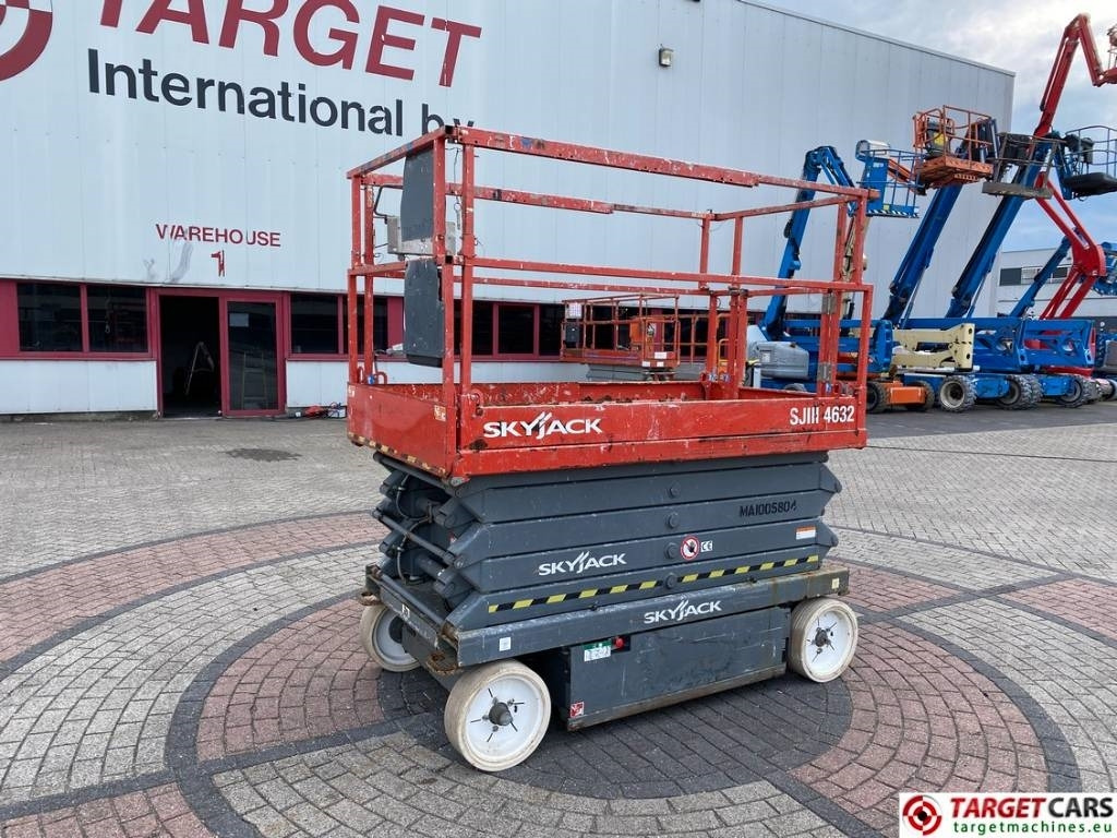 SkyJack SJIII-4632 Electric 4632 Scissor Work Lift 1170cm - Saxlift: bild 1 SkyJack SJIII-4632 Electric 4632 Scissor Work Lift 1170cm - Saxlift: bild 1
