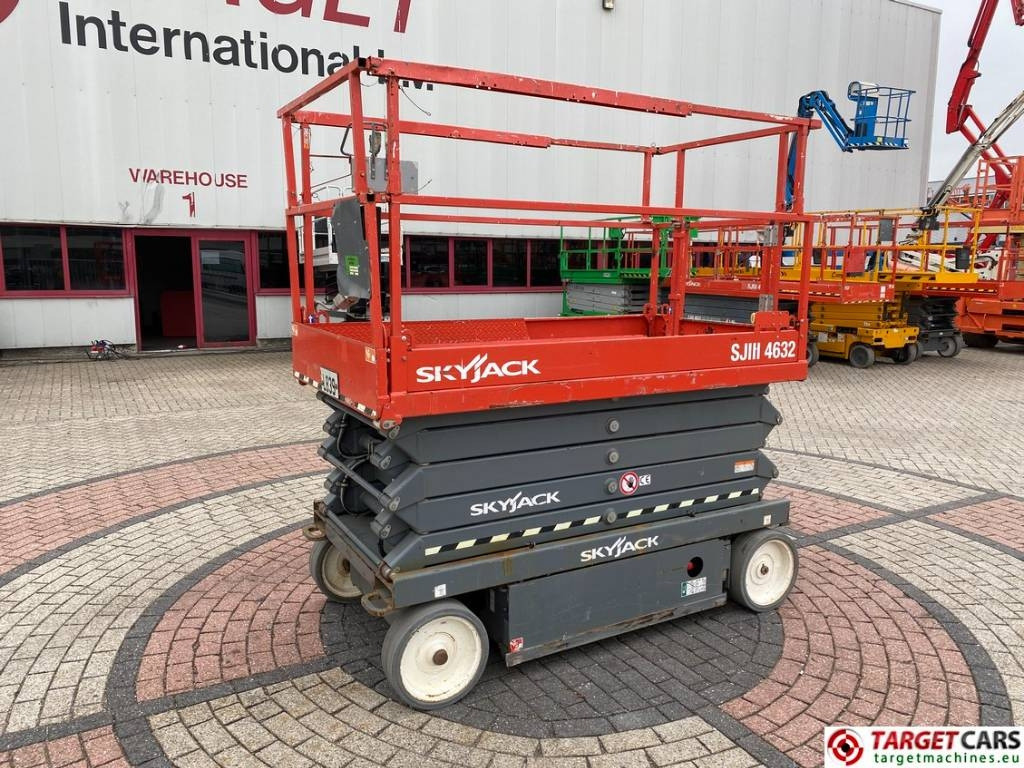 SkyJack SJIII-4632 Electric 4632 Scissor Work lift 1170cm - Saxlift: bild 1 SkyJack SJIII-4632 Electric 4632 Scissor Work lift 1170cm - Saxlift: bild 1