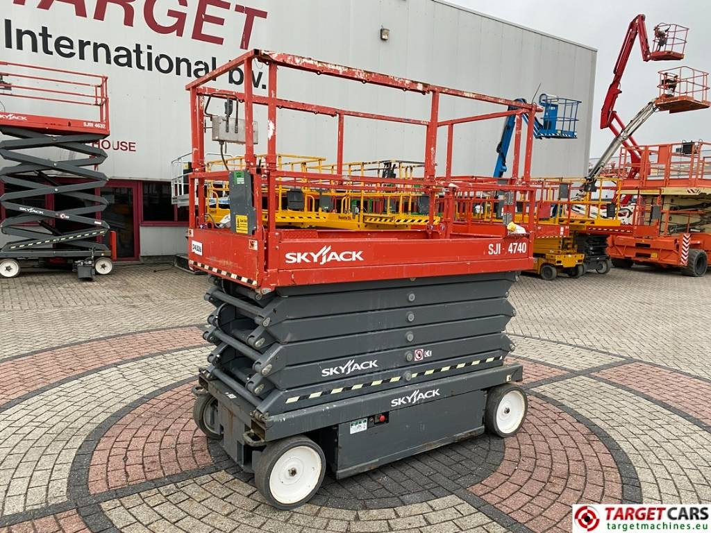 SkyJack SJIII-4740 Electric 4740 Scissor Work Lift 1380cm - Saxlift: bild 1 SkyJack SJIII-4740 Electric 4740 Scissor Work Lift 1380cm - Saxlift: bild 1