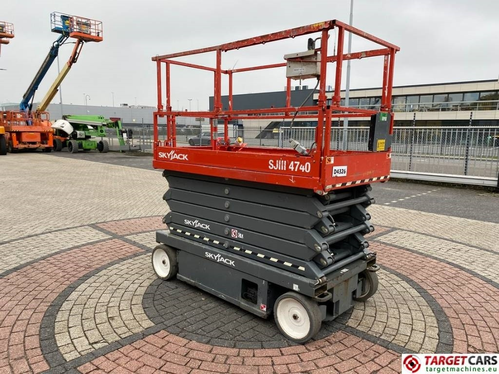 SkyJack SJIII-4740 Electric 4740 Scissor Work Lift 1380cm - Saxlift: bild 2 SkyJack SJIII-4740 Electric 4740 Scissor Work Lift 1380cm - Saxlift: bild 2