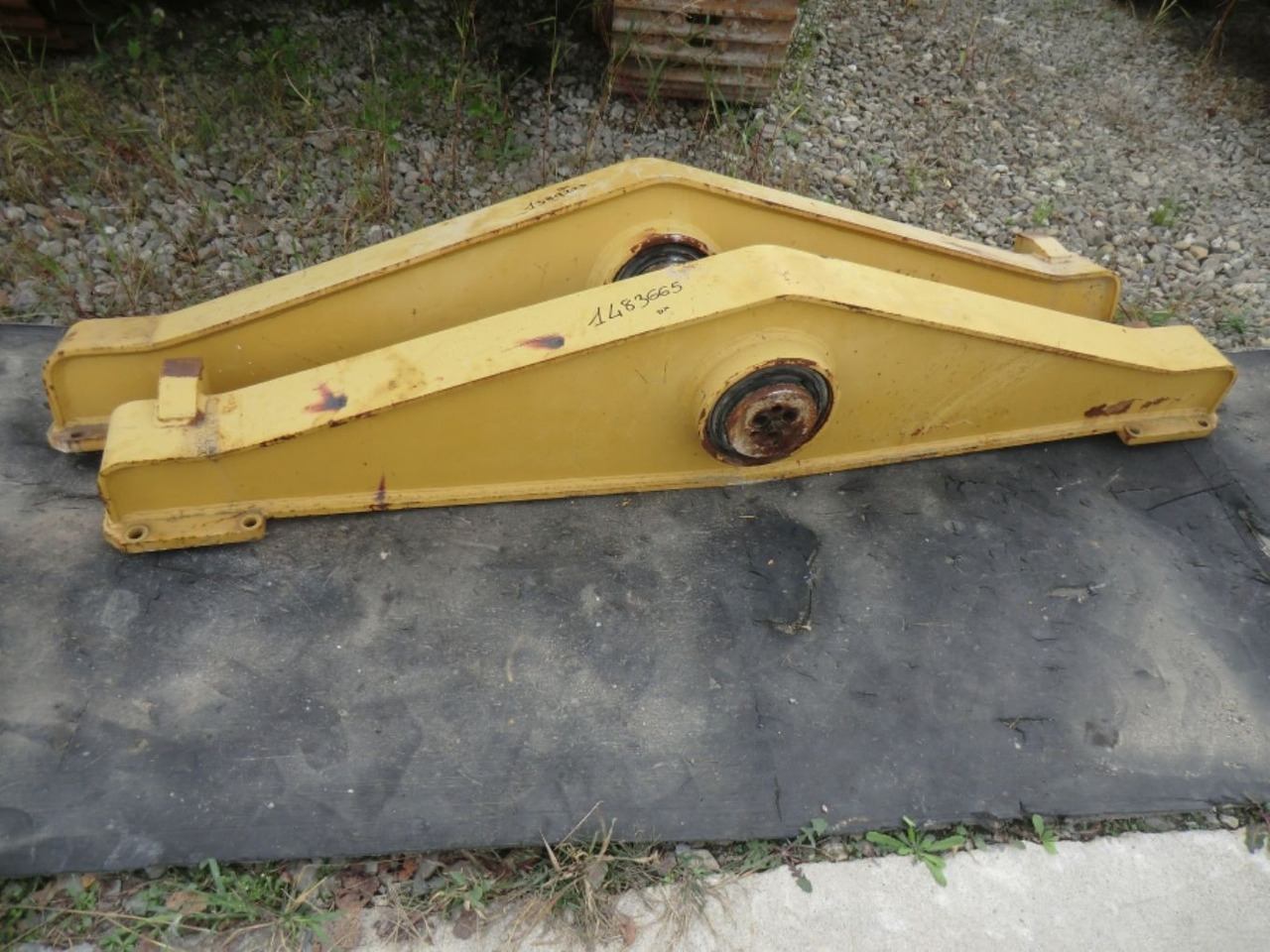 Caterpillar 735 Braccetto destro di collegamento assale centrale e posteriore. (ARM AS RH) - Axel och reservdelar för Byggmaskiner: bild 1 Caterpillar 735 Braccetto destro di collegamento assale centrale e posteriore. (ARM AS RH) - Axel och reservdelar för Byggmaskiner: bild 1