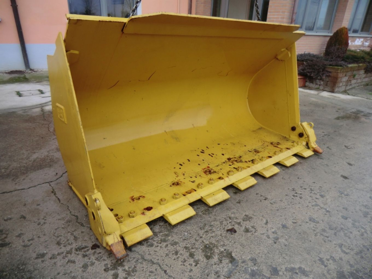 Caterpillar 963D Benna come nuova, completa di segmenti. - Lastarskopa: bild 1 Caterpillar 963D Benna come nuova, completa di segmenti. - Lastarskopa: bild 1