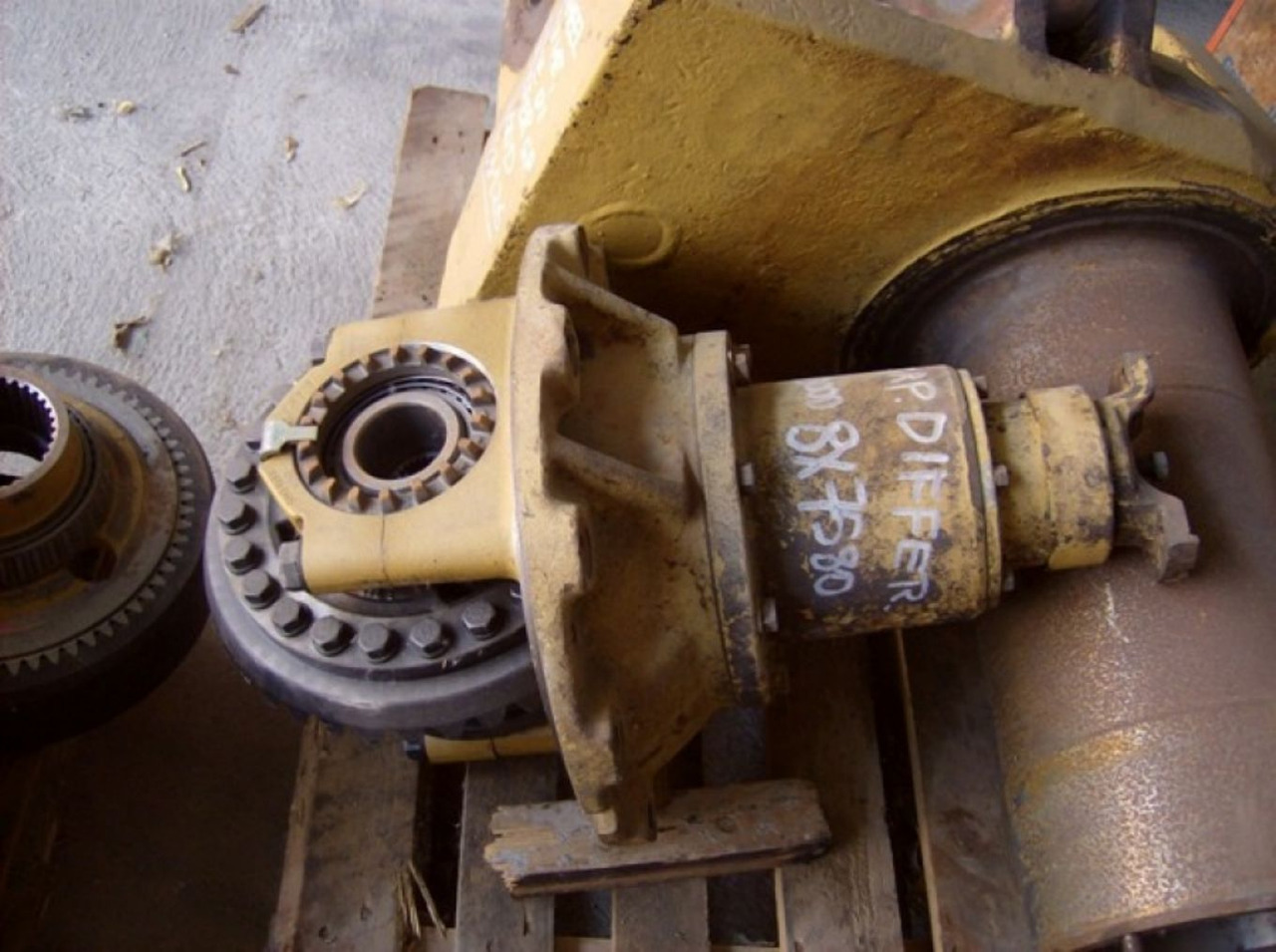 Caterpillar D300D DIFFERENZIALE CON COPPIA CONICA - Differential för Byggmaskiner: bild 1 Caterpillar D300D DIFFERENZIALE CON COPPIA CONICA - Differential för Byggmaskiner: bild 1
