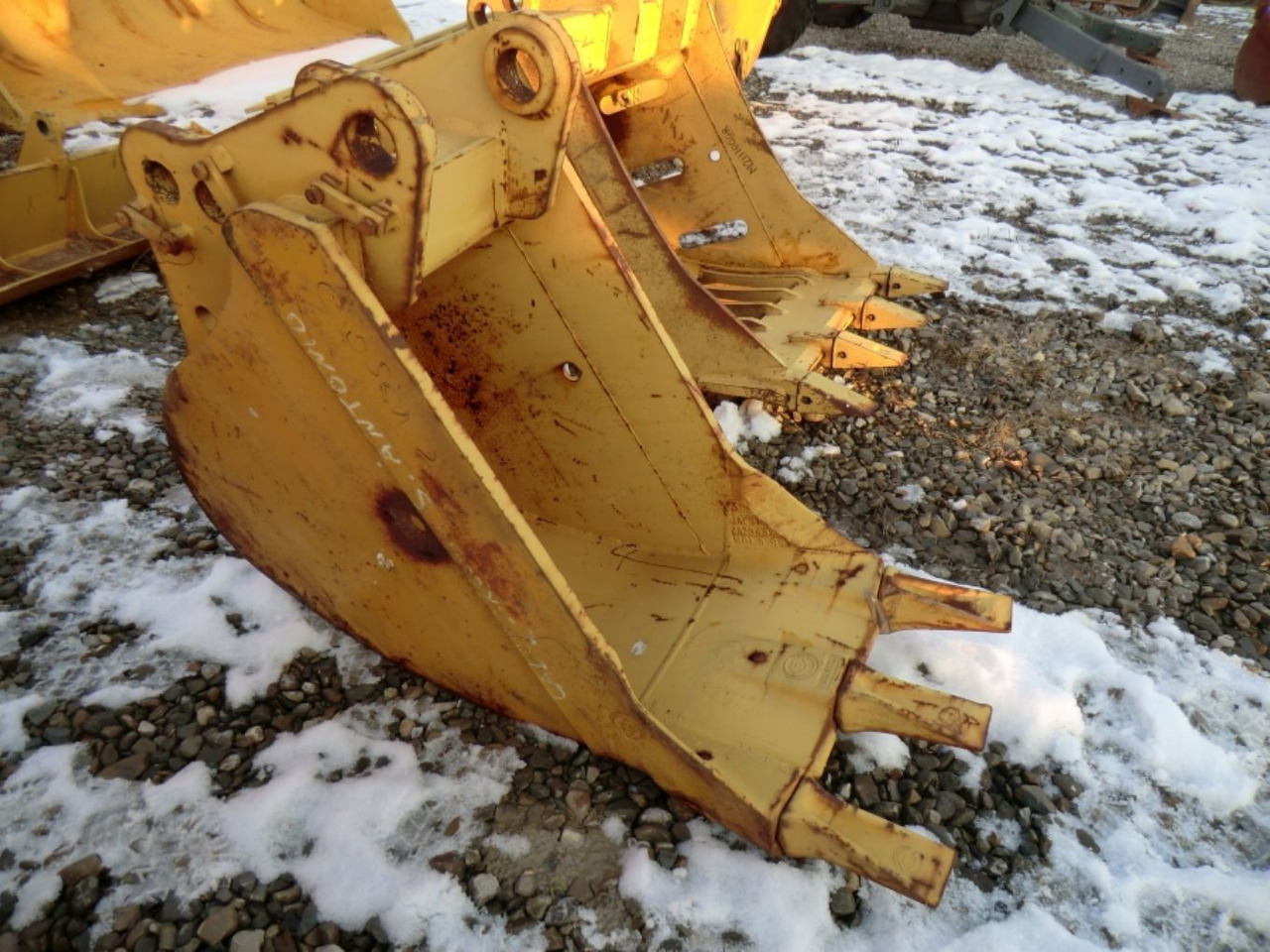 Mantovani Benne L 221 GP Benna con denti, larghezza mm 600. - Grävmaskinsskopa: bild 1 Mantovani Benne L 221 GP Benna con denti, larghezza mm 600. - Grävmaskinsskopa: bild 1