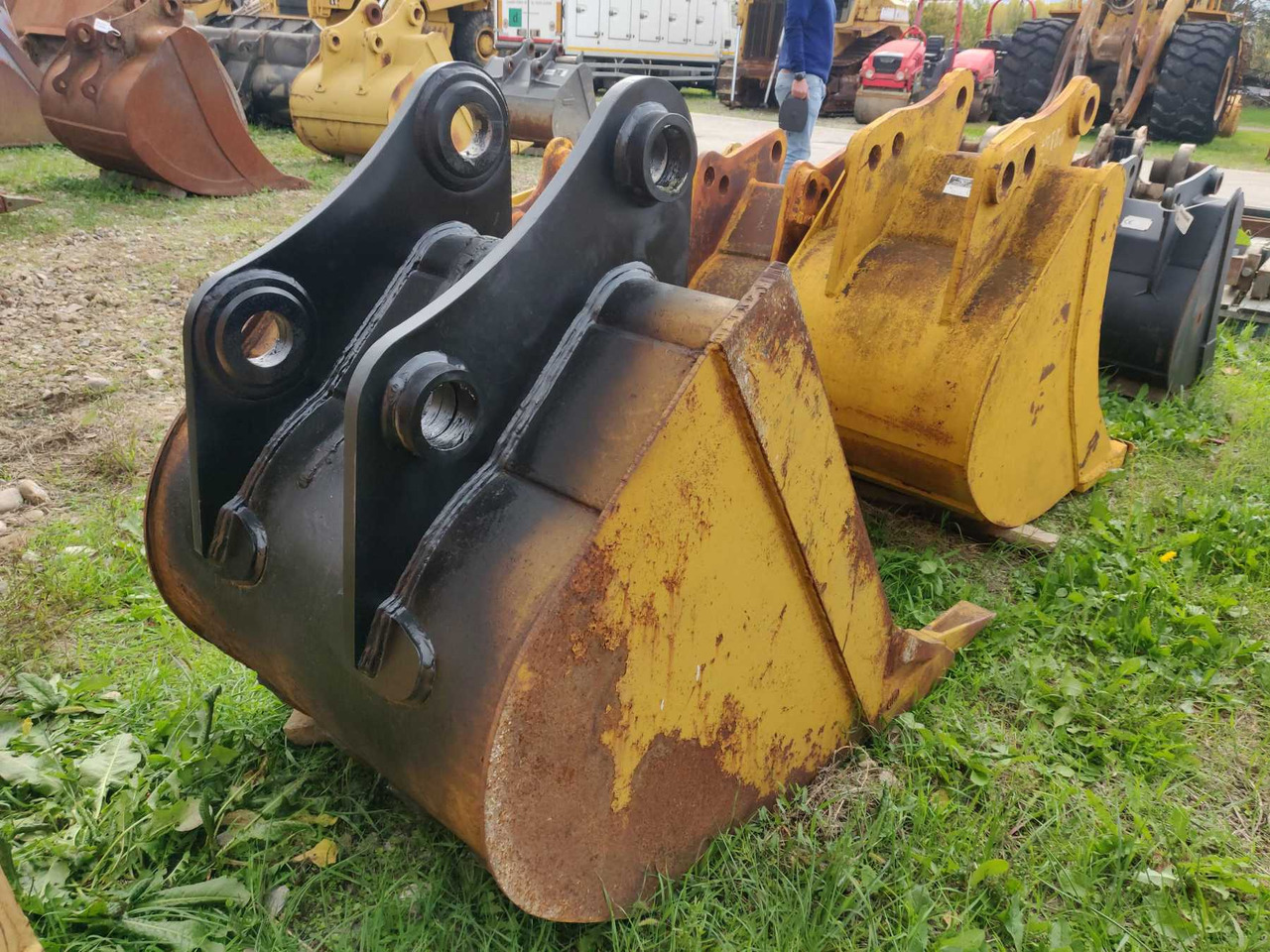 Varie 1000 MM benna da 1000 mm con denti. Attacco adattabile CAT 323B e VOLVO EC220 - Grävmaskinsskopa: bild 4 Varie 1000 MM benna da 1000 mm con denti. Attacco adattabile CAT 323B e VOLVO EC220 - Grävmaskinsskopa: bild 4