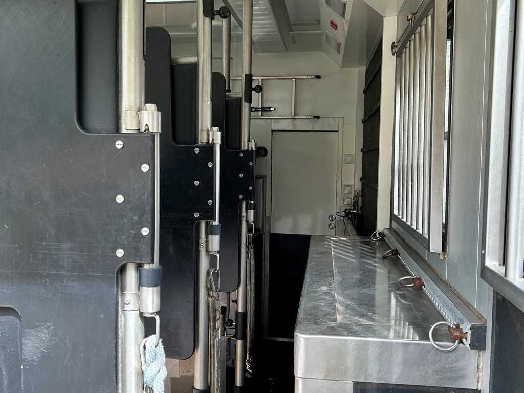 Volvo STX FL, FOR 6 PEOPLE, FOR TRANSPORTING FIVE HORSES, CAMERA, 2X HYDRAULIC FRONT - Övrig maskin: bild 5 Volvo STX FL, FOR 6 PEOPLE, FOR TRANSPORTING FIVE HORSES, CAMERA, 2X HYDRAULIC FRONT - Övrig maskin: bild 5