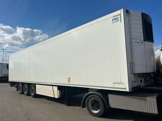 Krone SD Cool Liner, Carrier Vector 1350 - Isotermiska semitrailer: bild 1 Krone SD Cool Liner, Carrier Vector 1350 - Isotermiska semitrailer: bild 1