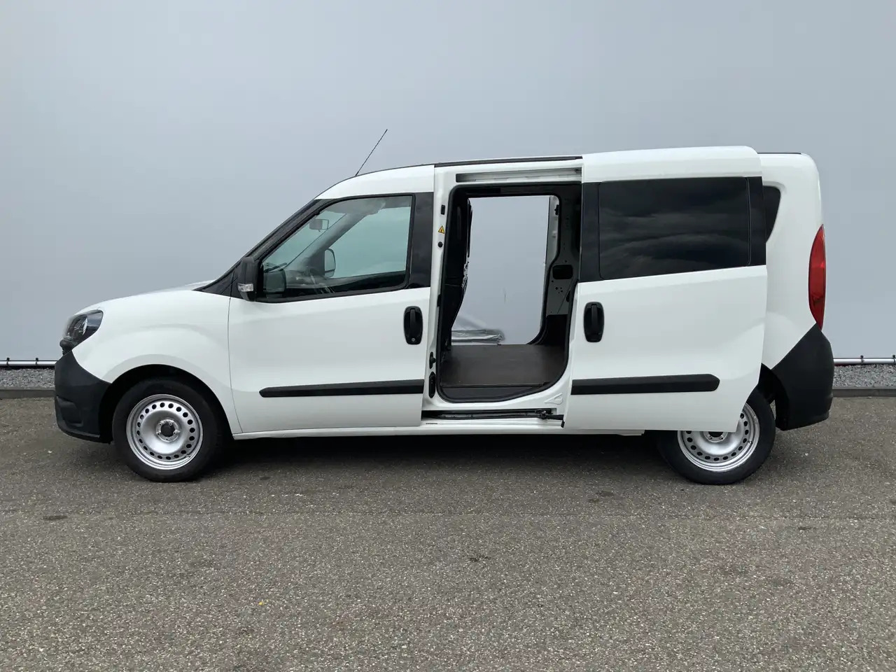 Fiat Doblo Cargo 1.4 L2H1 Maxi Dub Schuifdeuren Euro 6. Benzi - Små skåpbil: bild 4 Fiat Doblo Cargo 1.4 L2H1 Maxi Dub Schuifdeuren Euro 6. Benzi - Små skåpbil: bild 4