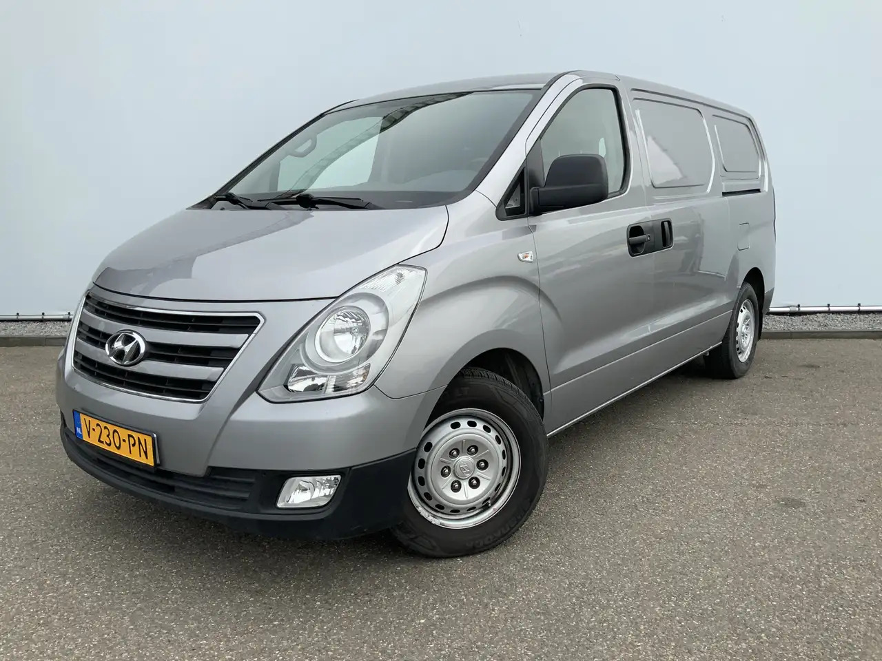 Hyundai H 300 2.5 CRDi Dynamic Airco Cruise 3 Zits Trekhaak 2300 - Skåpbil: bild 1 Hyundai H 300 2.5 CRDi Dynamic Airco Cruise 3 Zits Trekhaak 2300 - Skåpbil: bild 1