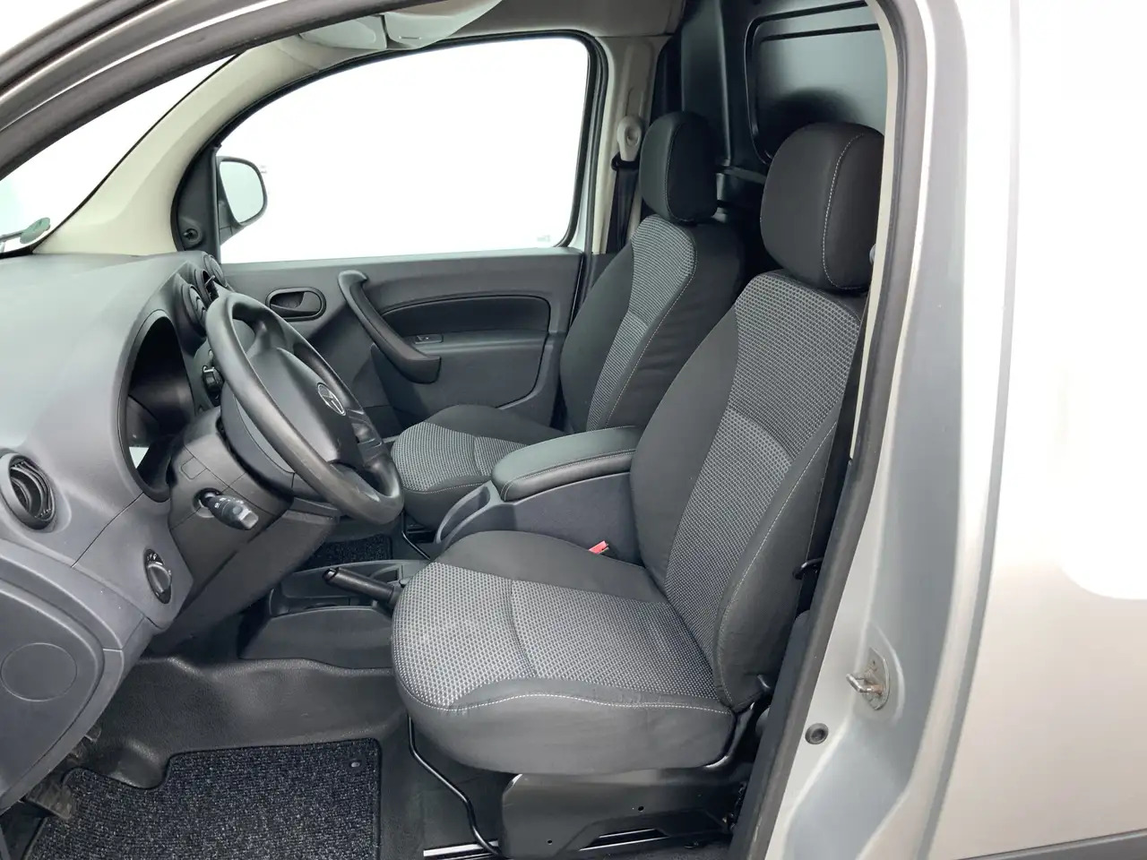 Mercedes-Benz Citan 109 CDI BlueEFFICIENCY Business Ambition Airco Tre - Små skåpbil: bild 4 Mercedes-Benz Citan 109 CDI BlueEFFICIENCY Business Ambition Airco Tre - Små skåpbil: bild 4