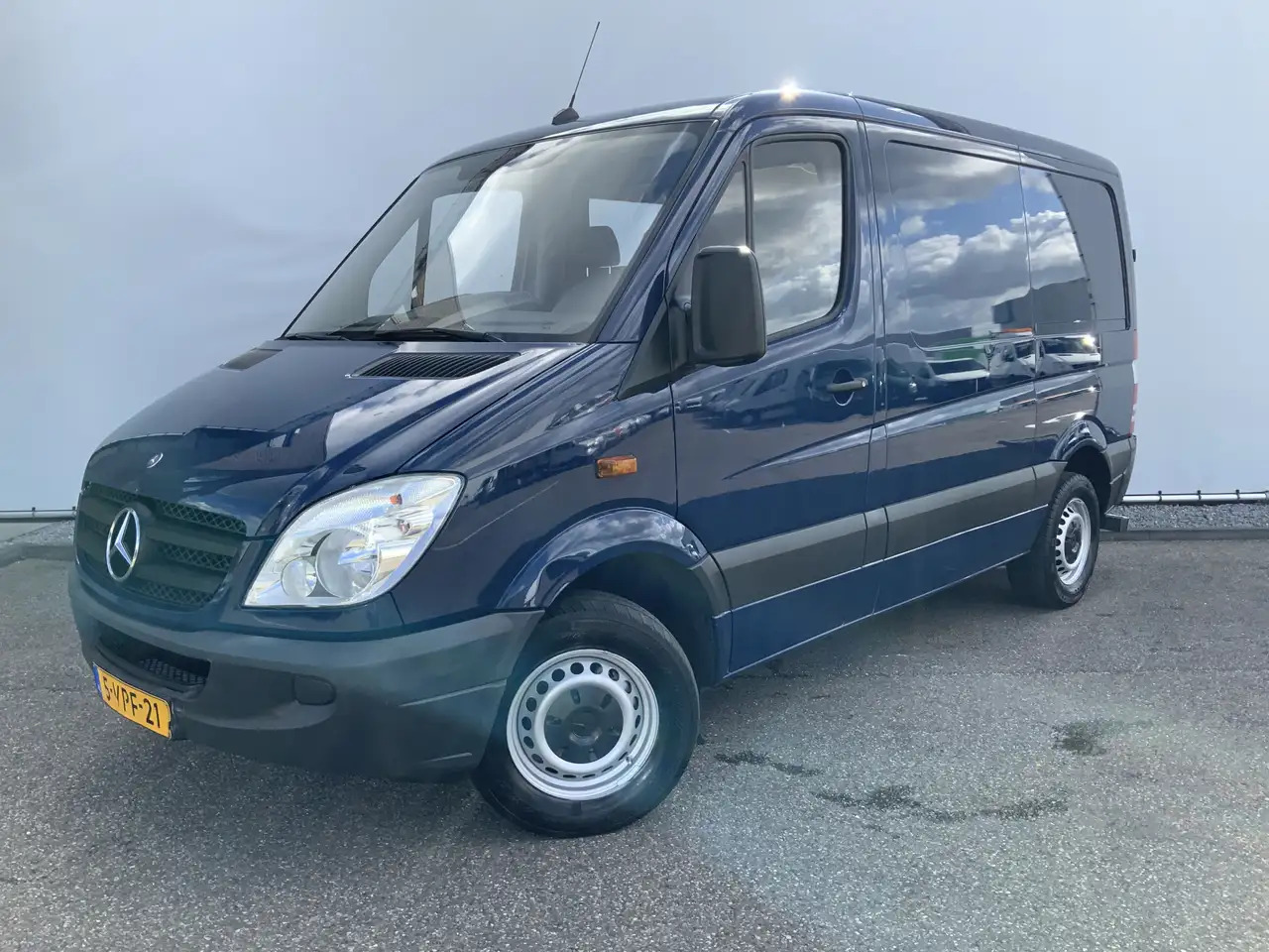 Mercedes-Benz Sprinter 210 2.2 CDI 325 L1H1 Airco Cruise 3 Zits Opstap Ba - Skåpbil: bild 1 Mercedes-Benz Sprinter 210 2.2 CDI 325 L1H1 Airco Cruise 3 Zits Opstap Ba - Skåpbil: bild 1