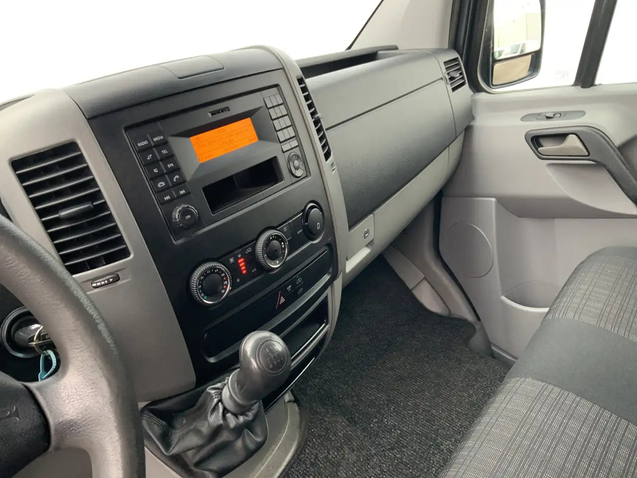Mercedes-Benz Sprinter 311 2.2 CDI 366 L2H1 Airco 3 Zits Opstap& Trekhaak - Skåpbil: bild 5 Mercedes-Benz Sprinter 311 2.2 CDI 366 L2H1 Airco 3 Zits Opstap& Trekhaak - Skåpbil: bild 5