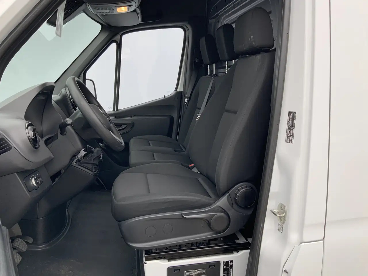 Mercedes-Benz Sprinter 314 2.2 CDI L2H2 Airco Camera Navi 3 Zits MBUX Sch - Skåpbil: bild 4 Mercedes-Benz Sprinter 314 2.2 CDI L2H2 Airco Camera Navi 3 Zits MBUX Sch - Skåpbil: bild 4