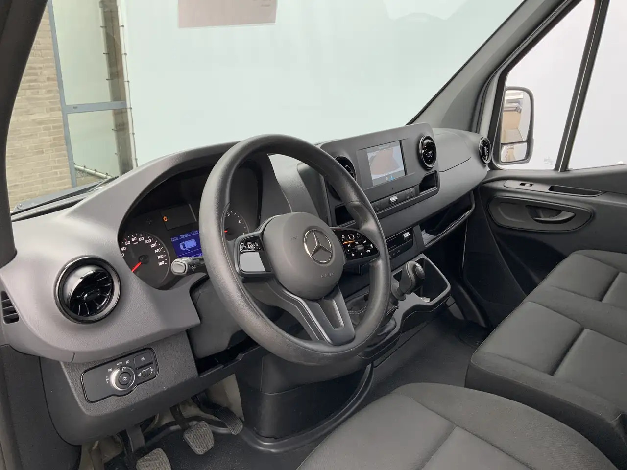 Mercedes-Benz Sprinter 314 2.2 CDI L2H2 Airco Camera Navi 3 Zits MBUX Sch - Skåpbil: bild 5 Mercedes-Benz Sprinter 314 2.2 CDI L2H2 Airco Camera Navi 3 Zits MBUX Sch - Skåpbil: bild 5