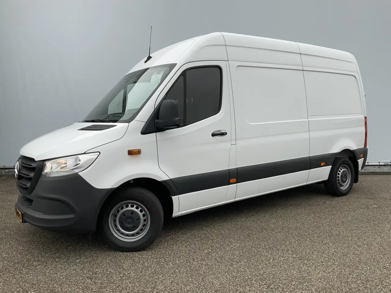 Mercedes-Benz Sprinter 314 2.2 CDI L2H2 Airco Camera Navi 3 Zits MBUX Sch - Skåpbil: bild 1 Mercedes-Benz Sprinter 314 2.2 CDI L2H2 Airco Camera Navi 3 Zits MBUX Sch - Skåpbil: bild 1