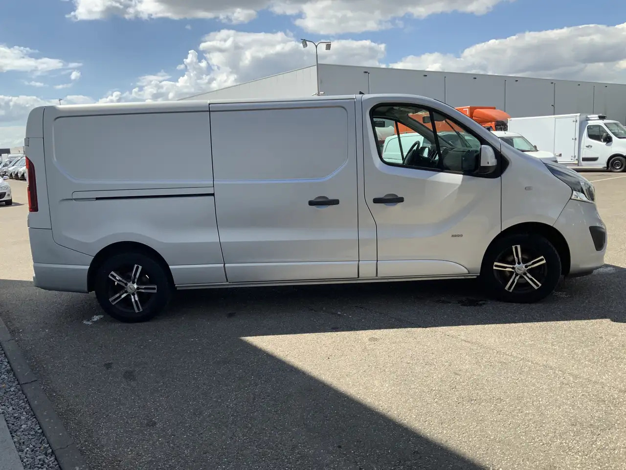 Opel Vivaro 1.6 CDTI L2H1 Sport EcoFlex (MOTOR DEFECT !!!!)Air - Skåpbil: bild 2 Opel Vivaro 1.6 CDTI L2H1 Sport EcoFlex (MOTOR DEFECT !!!!)Air - Skåpbil: bild 2