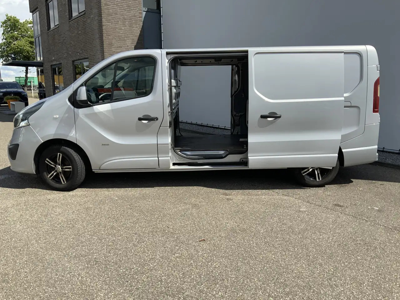 Opel Vivaro 1.6 CDTI L2H1 Sport EcoFlex (MOTOR DEFECT !!!!)Air - Skåpbil: bild 4 Opel Vivaro 1.6 CDTI L2H1 Sport EcoFlex (MOTOR DEFECT !!!!)Air - Skåpbil: bild 4