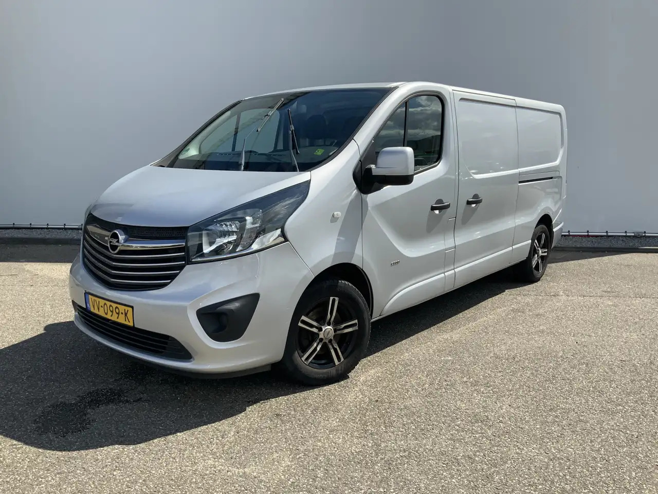Opel Vivaro 1.6 CDTI L2H1 Sport EcoFlex (MOTOR DEFECT !!!!)Air - Skåpbil: bild 1 Opel Vivaro 1.6 CDTI L2H1 Sport EcoFlex (MOTOR DEFECT !!!!)Air - Skåpbil: bild 1