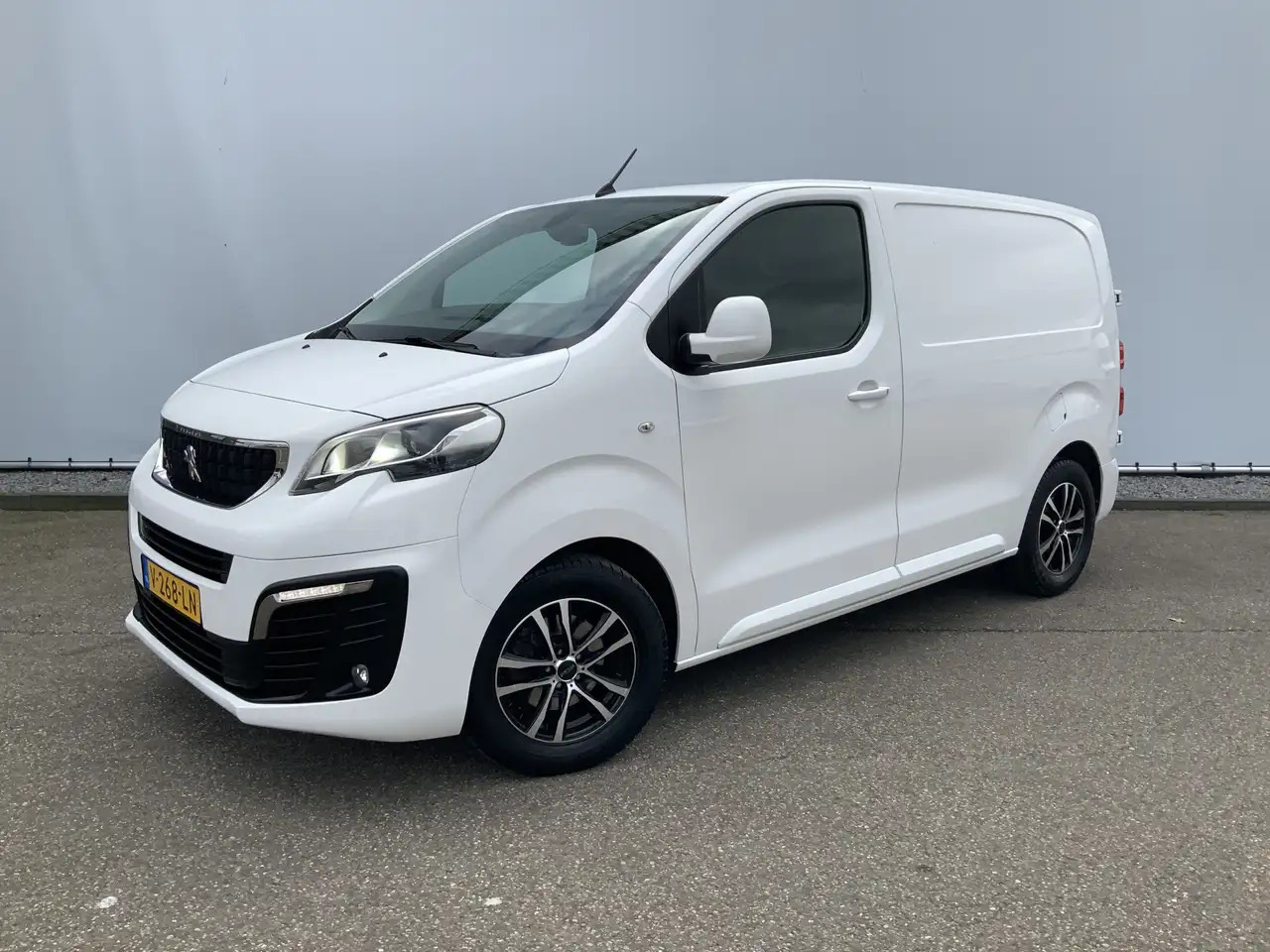 Peugeot Expert 227C 2.0 BlueHDI 150 Premium Pack Airco Cruise Cam - Skåpbil: bild 1 Peugeot Expert 227C 2.0 BlueHDI 150 Premium Pack Airco Cruise Cam - Skåpbil: bild 1