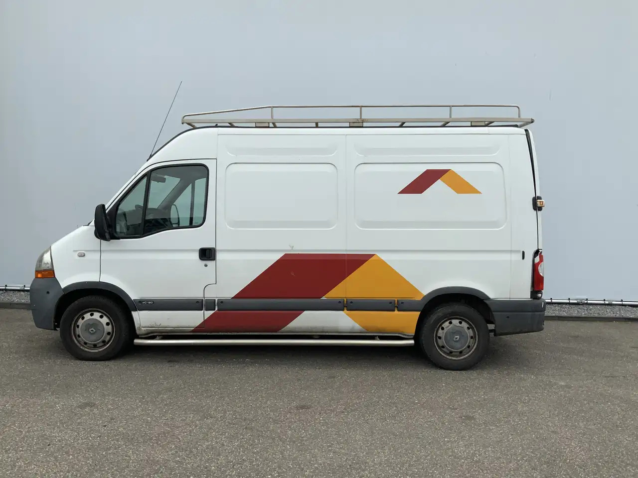 Renault Master T33 2.5 dCi L2H2 Airco 3 Zits Achter Schade Trap I - Skåpbil: bild 4 Renault Master T33 2.5 dCi L2H2 Airco 3 Zits Achter Schade Trap I - Skåpbil: bild 4