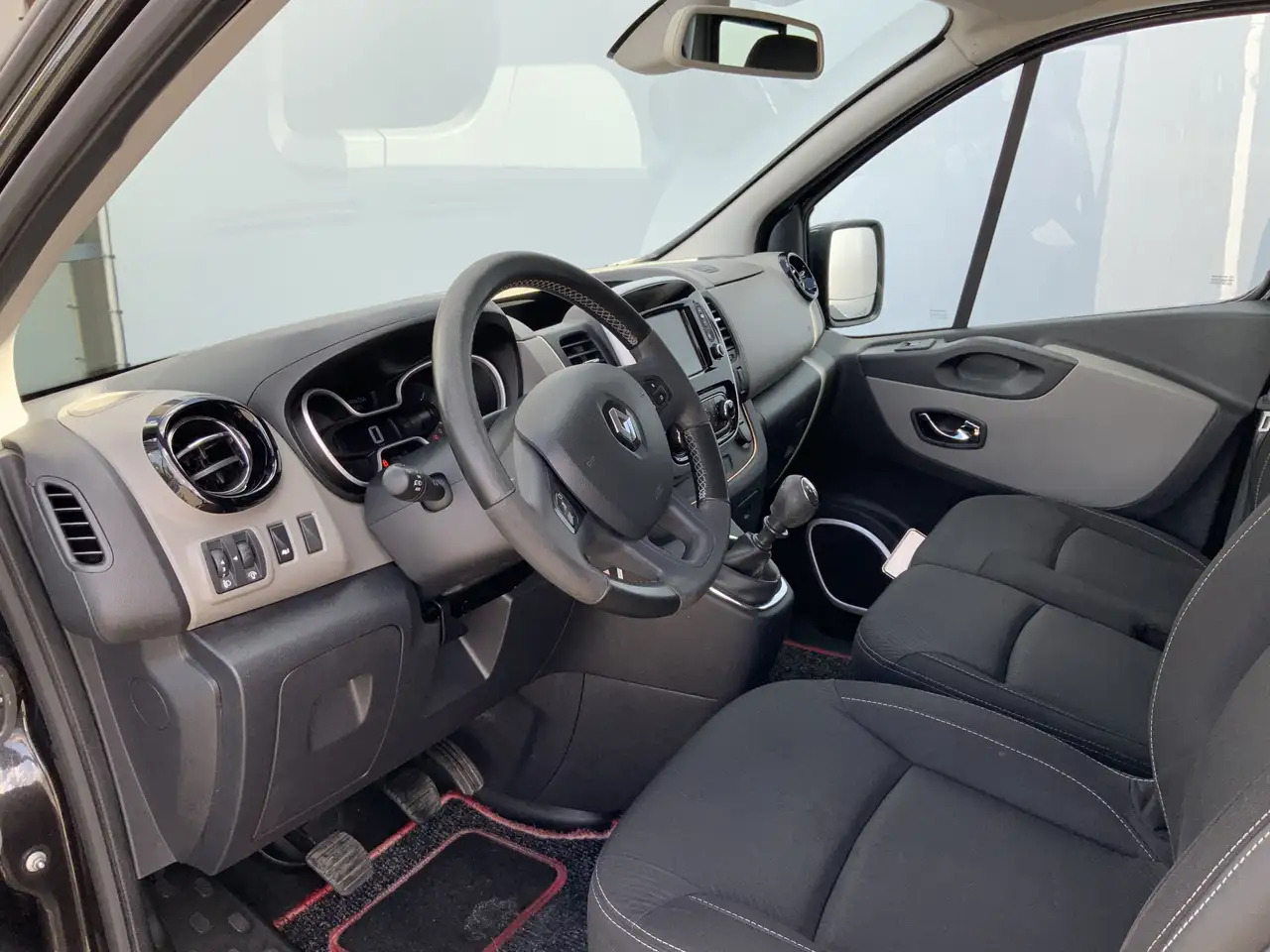 Renault Trafic 1.6 dCi T27 L1H1 Dub Cab Airco Cruise 6 Zits Alu V - Dubbelhytt transportbil: bild 5 Renault Trafic 1.6 dCi T27 L1H1 Dub Cab Airco Cruise 6 Zits Alu V - Dubbelhytt transportbil: bild 5