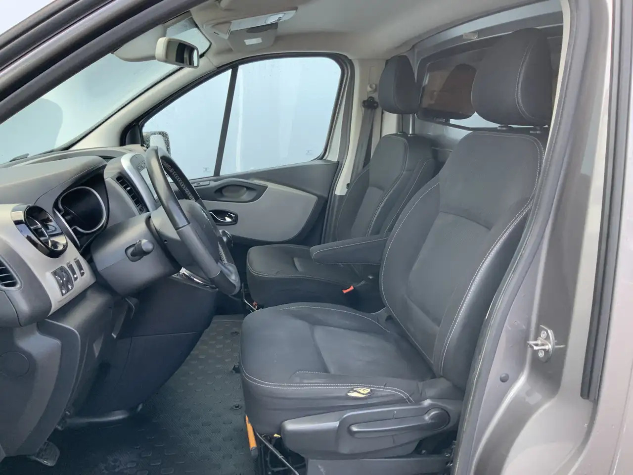 Renault Trafic 1.6 dCi T29 L2H1 DC Comfort Energy Airco Cruise Na - Skåpbil: bild 4 Renault Trafic 1.6 dCi T29 L2H1 DC Comfort Energy Airco Cruise Na - Skåpbil: bild 4