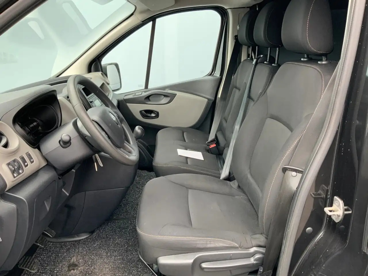 Renault Trafic 1.6 dCi T29 L2H2 Comfort Energy Airco Cruise 3 Zit - Skåpbil: bild 5 Renault Trafic 1.6 dCi T29 L2H2 Comfort Energy Airco Cruise 3 Zit - Skåpbil: bild 5