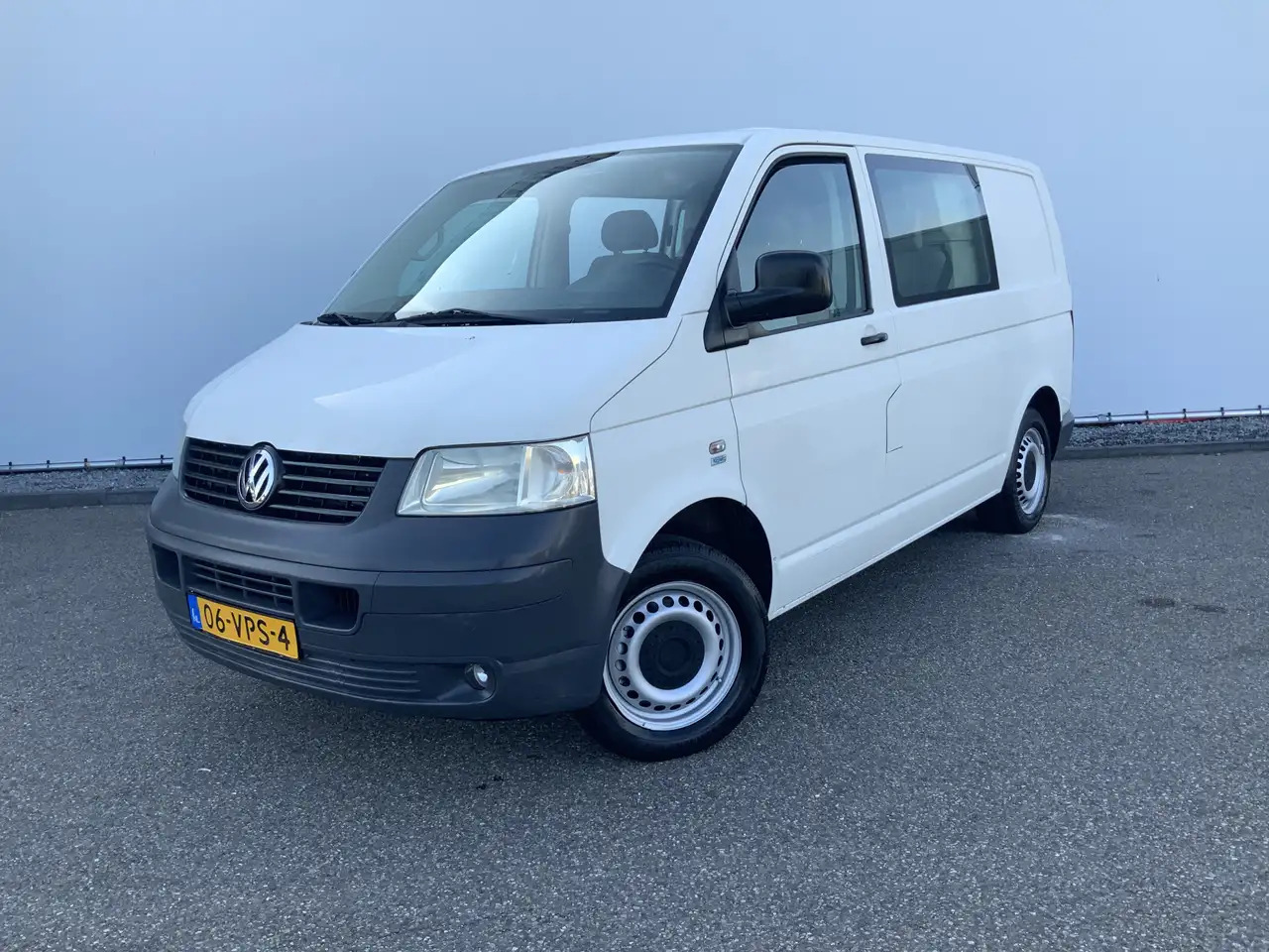 Volkswagen T5 Transporter 2.5 TDI 300 Budgetline Automaat DubCab Airco Trekh - Dubbelhytt transportbil: bild 1 Volkswagen T5 Transporter 2.5 TDI 300 Budgetline Automaat DubCab Airco Trekh - Dubbelhytt transportbil: bild 1
