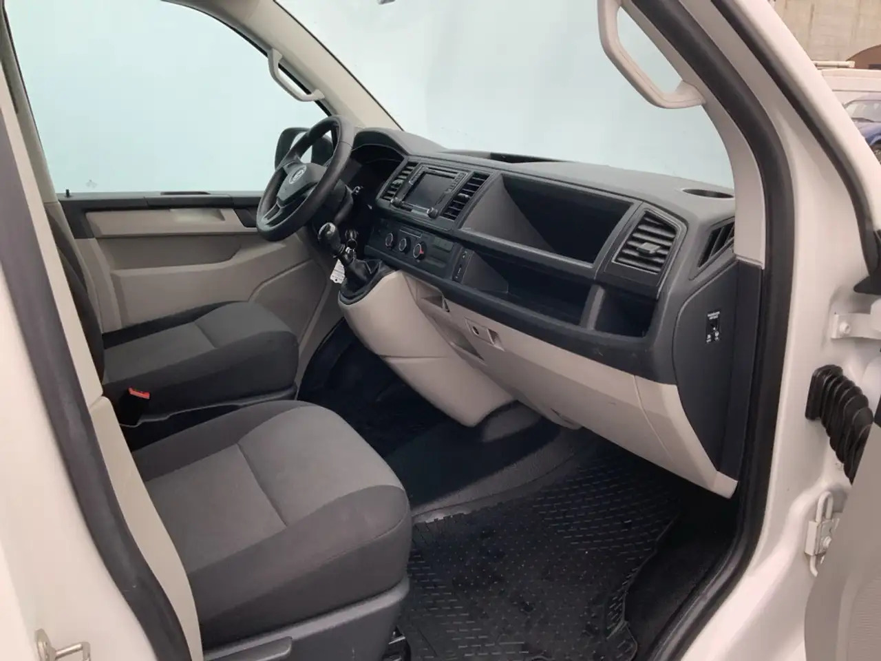 Volkswagen T6 Transporter 2.0 TDI L1H1 Comfortline Airco Navi Trekhaak 2200 - Skåpbil: bild 5 Volkswagen T6 Transporter 2.0 TDI L1H1 Comfortline Airco Navi Trekhaak 2200 - Skåpbil: bild 5