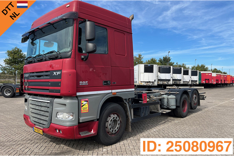 DAF XF105.460 Space Cab - Chassi lastbil: bild 1 DAF XF105.460 Space Cab - Chassi lastbil: bild 1