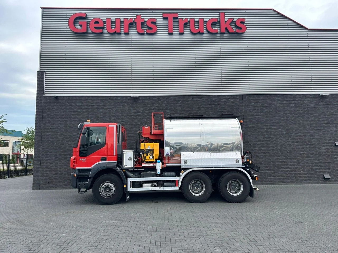 Iveco Trakker 330 6X4 LINNHOFF& HENNE AWÖL 600 6M3 ASF - Lastbil: bild 1 Iveco Trakker 330 6X4 LINNHOFF& HENNE AWÖL 600 6M3 ASF - Lastbil: bild 1