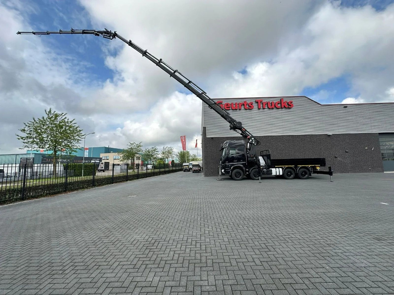 Mercedes-Benz Arocs 3251 8X4 + HIAB 1058 E-8 + JIB 150X-6 JDC - Kranbil: bild 4 Mercedes-Benz Arocs 3251 8X4 + HIAB 1058 E-8 + JIB 150X-6 JDC - Kranbil: bild 4