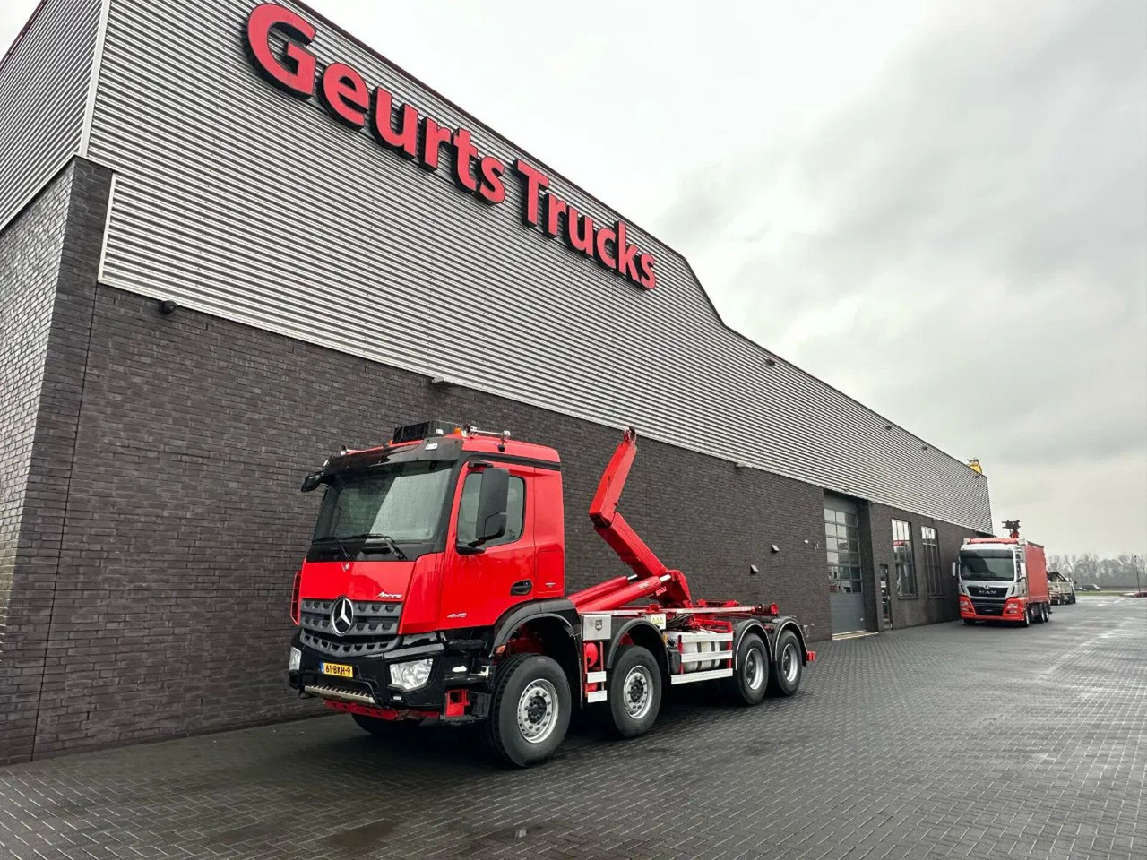 Mercedes-Benz Arocs 8X4 VDL S-30-6600 HAAKARMSYSTEEM/ABROLLKIP - Lastväxlare lastbil: bild 2 Mercedes-Benz Arocs 8X4 VDL S-30-6600 HAAKARMSYSTEEM/ABROLLKIP - Lastväxlare lastbil: bild 2