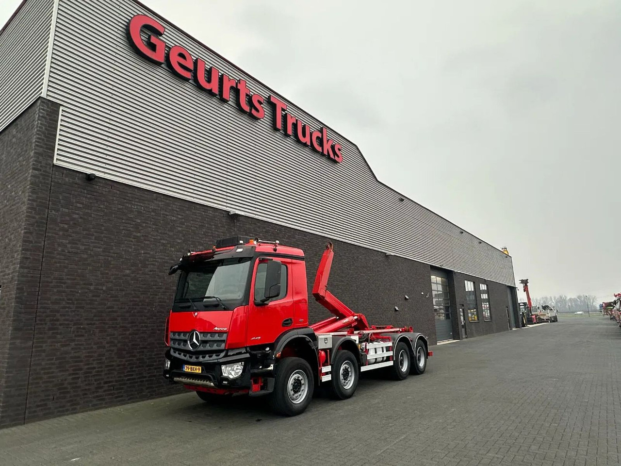 Mercedes-Benz Arocs 8X4 VDL S-30-6600 HAAKARMSYSTEEM/ABROLLKIP - Lastväxlare lastbil: bild 2 Mercedes-Benz Arocs 8X4 VDL S-30-6600 HAAKARMSYSTEEM/ABROLLKIP - Lastväxlare lastbil: bild 2