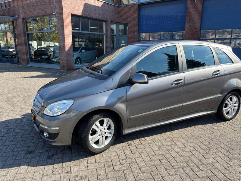 Mercedes-Benz B-Klasse B 180 Automaat Trekhaak - Personbil: bild 1 Mercedes-Benz B-Klasse B 180 Automaat Trekhaak - Personbil: bild 1