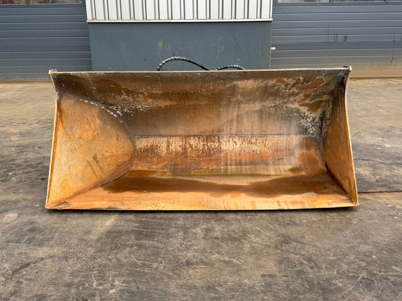 ZFE Side-Tilting bucket - Skopa: bild 1 ZFE Side-Tilting bucket - Skopa: bild 1