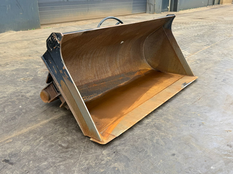 ZFE Side-Tilting bucket - Skopa: bild 2 ZFE Side-Tilting bucket - Skopa: bild 2