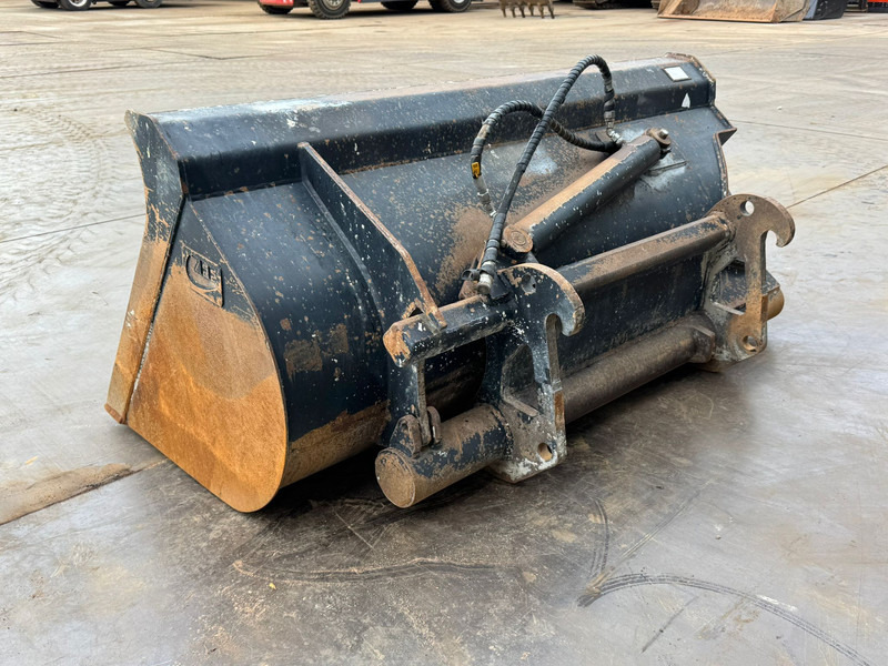 ZFE Side-Tilting bucket - Skopa: bild 5 ZFE Side-Tilting bucket - Skopa: bild 5