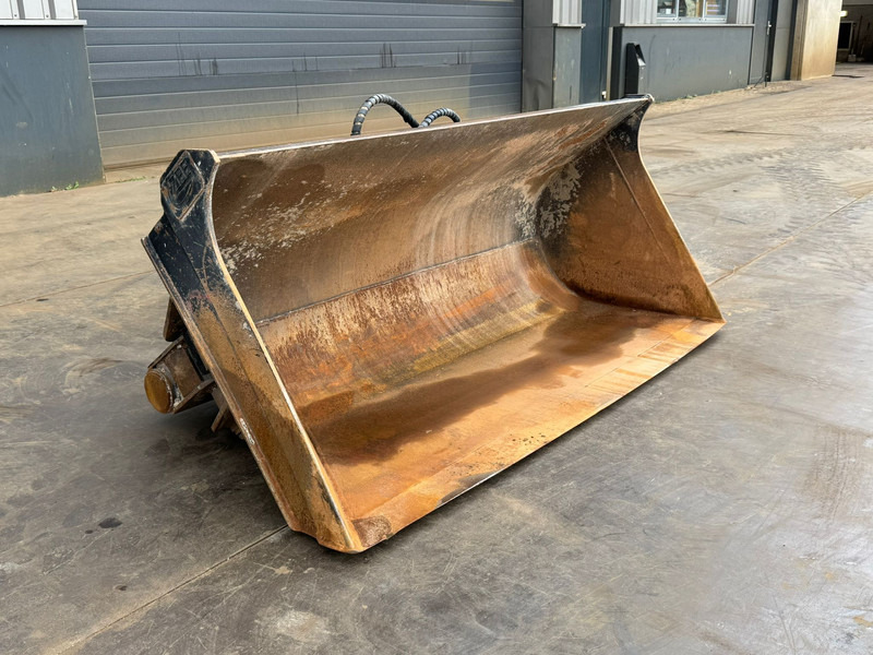 ZFE Side-Tilting bucket - Skopa: bild 2 ZFE Side-Tilting bucket - Skopa: bild 2