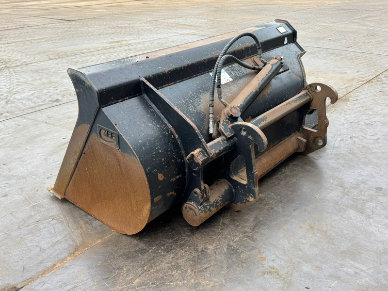 ZFE Side-Tilting bucket - Skopa: bild 5 ZFE Side-Tilting bucket - Skopa: bild 5